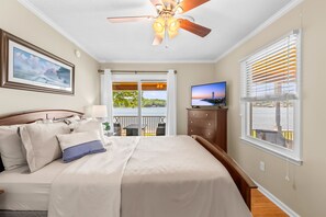 4 bedrooms, desk, iron/ironing board, free WiFi