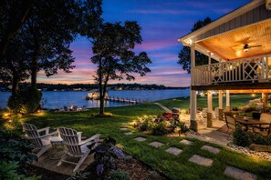 Outdoor dining - NEW! Hot Tub, Amazing Sunsets, Sleeps 10, 4bd 4ba! (Mooresville)