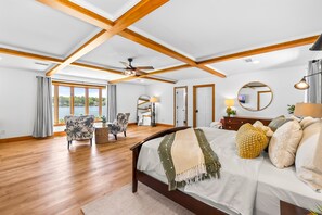 4 bedrooms, desk, iron/ironing board, free WiFi