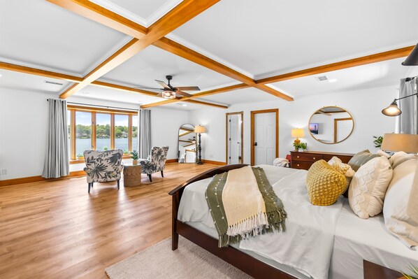 4 bedrooms, desk, iron/ironing board, free WiFi