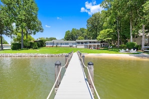 Exterior - NEW! Hot Tub, Amazing Sunsets, Sleeps 10, 4bd 4ba! (Mooresville)