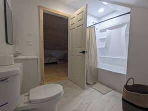 Toallas, jabón y papel higiénico