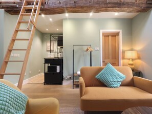TV - 1 bedroom accommodation in Bath (Bath)