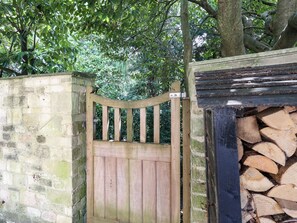 Property grounds - 1 bedroom accommodation in Bath (Bath)