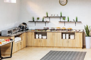 Bao gồm bữa sáng buffet hàng ngày