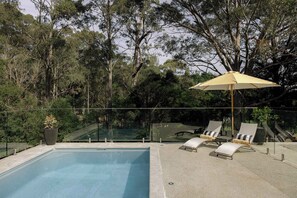 Unclassified image, 2 of 40, button