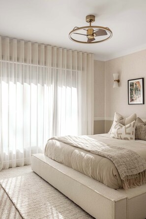 5 bedrooms, iron/ironing board, WiFi, bed sheets