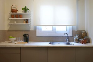 Geladeira, fogão, cooktop, cafeteira/chaleira