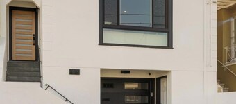 Private Remodeled 2BR driveway parking