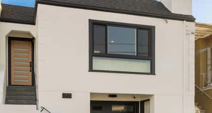 Private Remodeled 2BR driveway parking