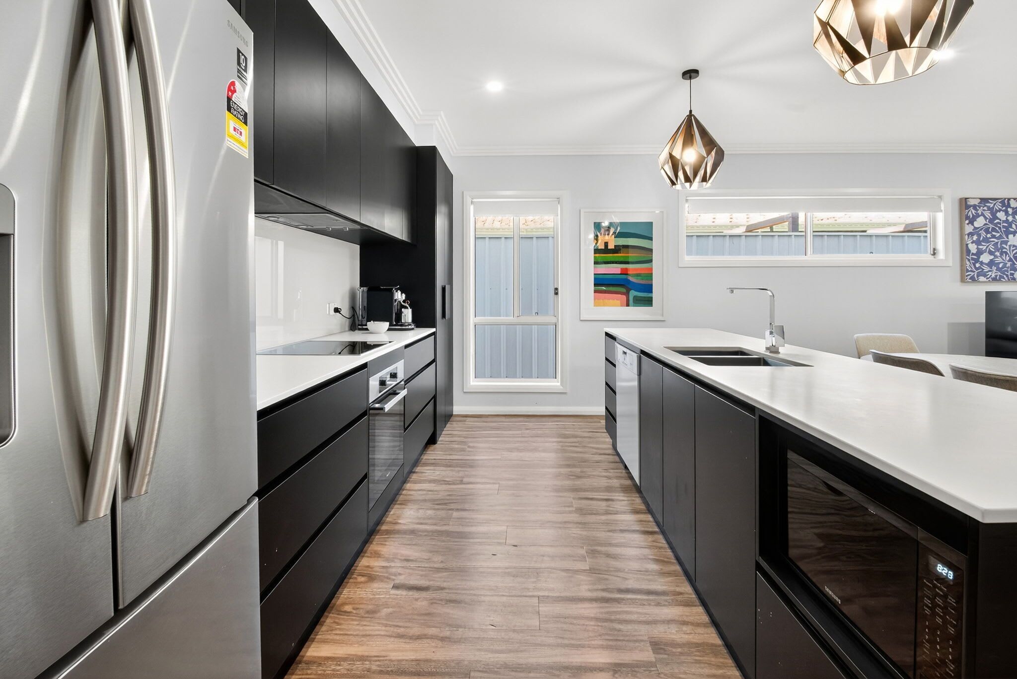 Refrigerador, microondas, horno, placa de cocina