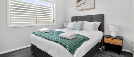 4 habitaciones, tabla de planchar con plancha, cuna de viaje y wifi