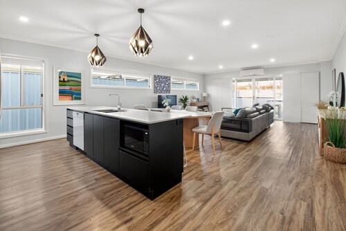 Forsyth Retreat - Modern Townhouse