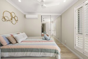 4 bedrooms, iron/ironing board, free WiFi, bed sheets