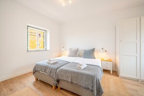 2 chambres, bureau, fer et planche à repasser, accès Internet