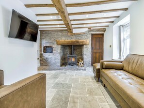 Fireplace - 4 bedroom accommodation in Peterchurch, near Hereford (Peterchurch, near Hereford)