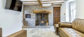4 bedroom accommodation in Peterchurch, near Hereford