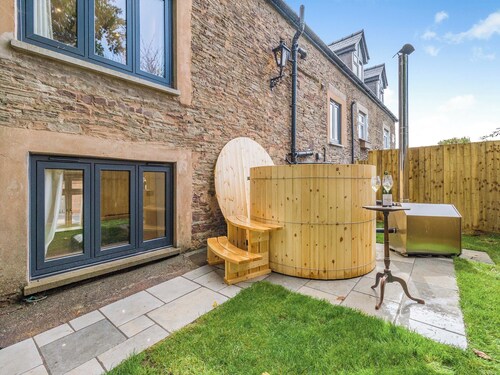 4 bedroom accommodation in Peterchurch, near Hereford