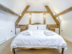 4 bedrooms, free WiFi - 4 bedroom accommodation in Peterchurch, near Hereford (Peterchurch, near Hereford)