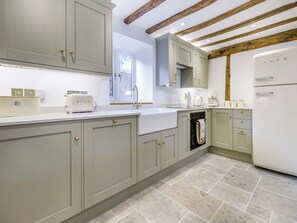 Dishwasher, highchair - 4 bedroom accommodation in Peterchurch, near Hereford (Peterchurch, near Hereford)