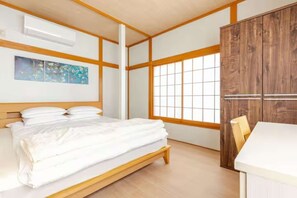 2 bedrooms, desk, iron/ironing board, WiFi