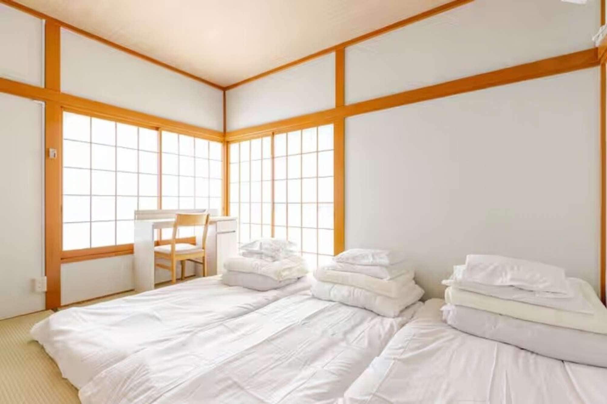 2 bedrooms, desk, iron/ironing board, WiFi