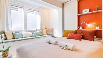 Iron/ironing board, WiFi, bed sheets