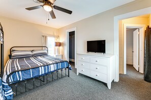2 bedrooms, iron/ironing board, travel cot, Internet - Walk to Dtwn Seneca Falls: Family Retreat w/ Yard! (Seneca Falls)