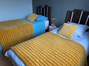 2 bedrooms, iron/ironing board, bed sheets - House near the port of Terenez in Plougasnou (Plougasnou)