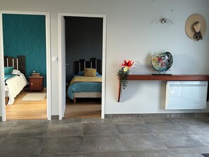 2 室のベッドルーム、アイロン / アイロン台、ベッドシーツ