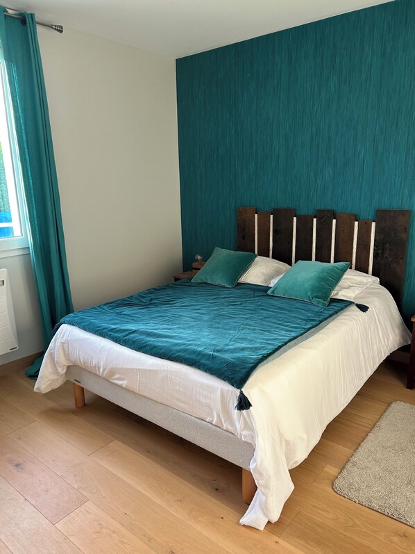 2 bedrooms, iron/ironing board, bed sheets