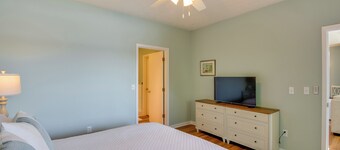 Clemson Game Retreat: Lakefront Keowee Key Condo