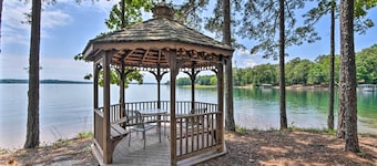 Clemson Game Retreat: Lakefront Keowee Key Condo