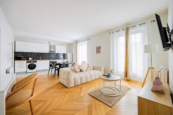 TV - Apartment#2bedrooms#ArtsEtMétiers#République (Paris)