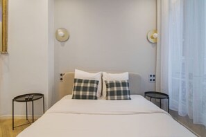 2 bedrooms, iron/ironing board, travel cot, WiFi