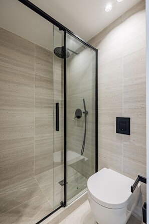 Hair dryer, towels - 8.New suite 4 personnes- Saint Germain Notre-Dame (Paris)
