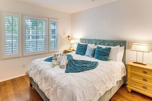 3 bedrooms, desk, iron/ironing board, Internet