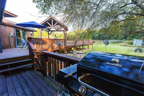 Liberty Lodge • Pool & Hot Tub • Game Room • BBQ