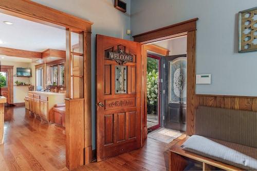 Liberty Lodge • Pool & Hot Tub • Game Room • BBQ