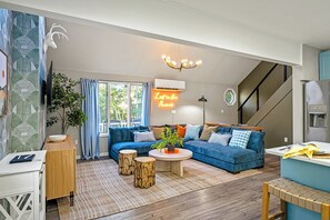 TV, fireplace - Poconos Lodge - Hot Tub•Sauna•Game Room•Fire Pit (Long Pond)