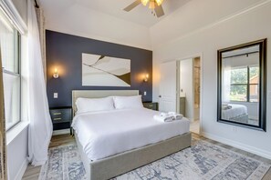 3 soverom, strykejern/-brett, internettilgang og sengetøy