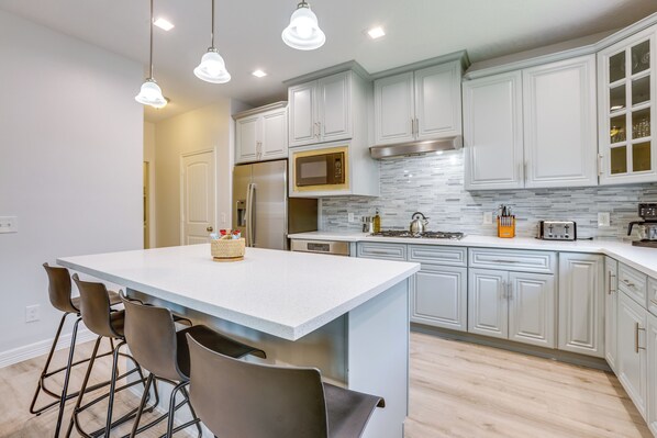 Fridge, microwave, stovetop, dishwasher