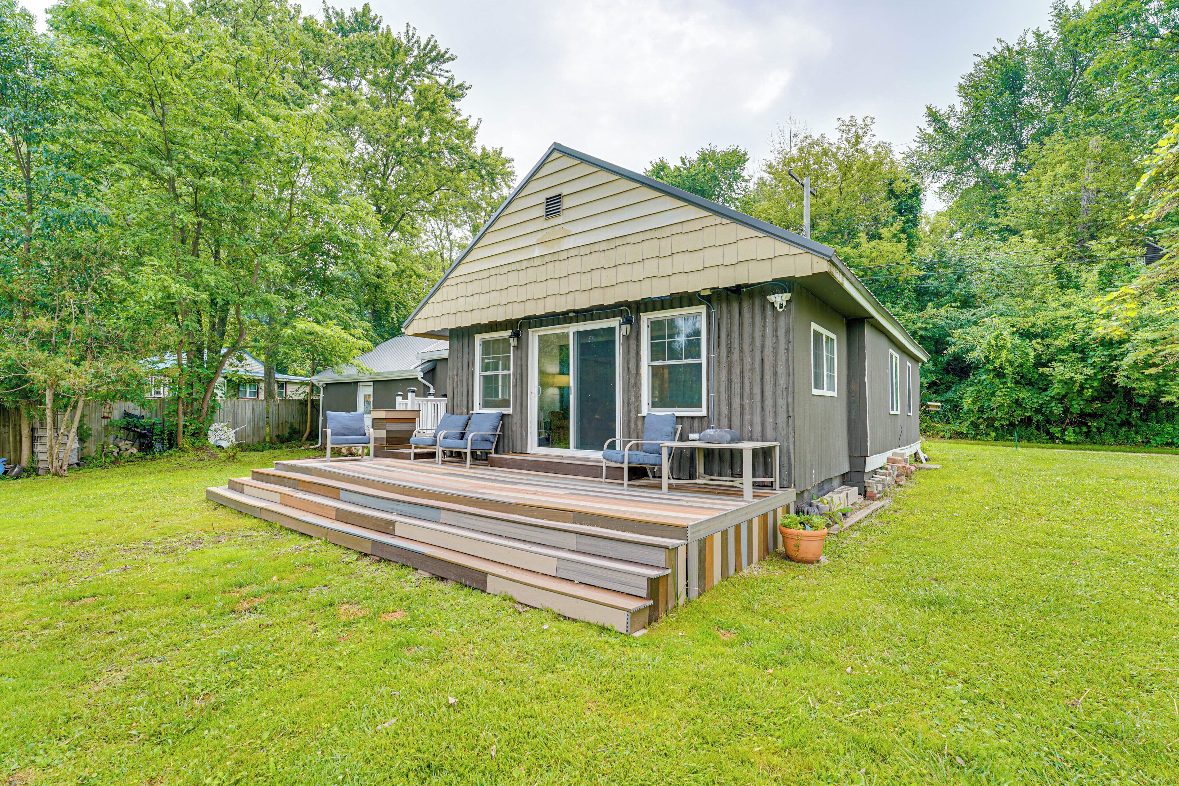 Oakland Township Vacation Rental | 2BR | 1BA | 1,100 Sq Ft | 2 Steps to Enter