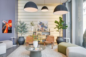 Interior - Downtown Living: Walkable, Modern Chicago Condo (Chicago)