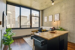 Interior - Downtown Living: Walkable, Modern Chicago Condo (Chicago)