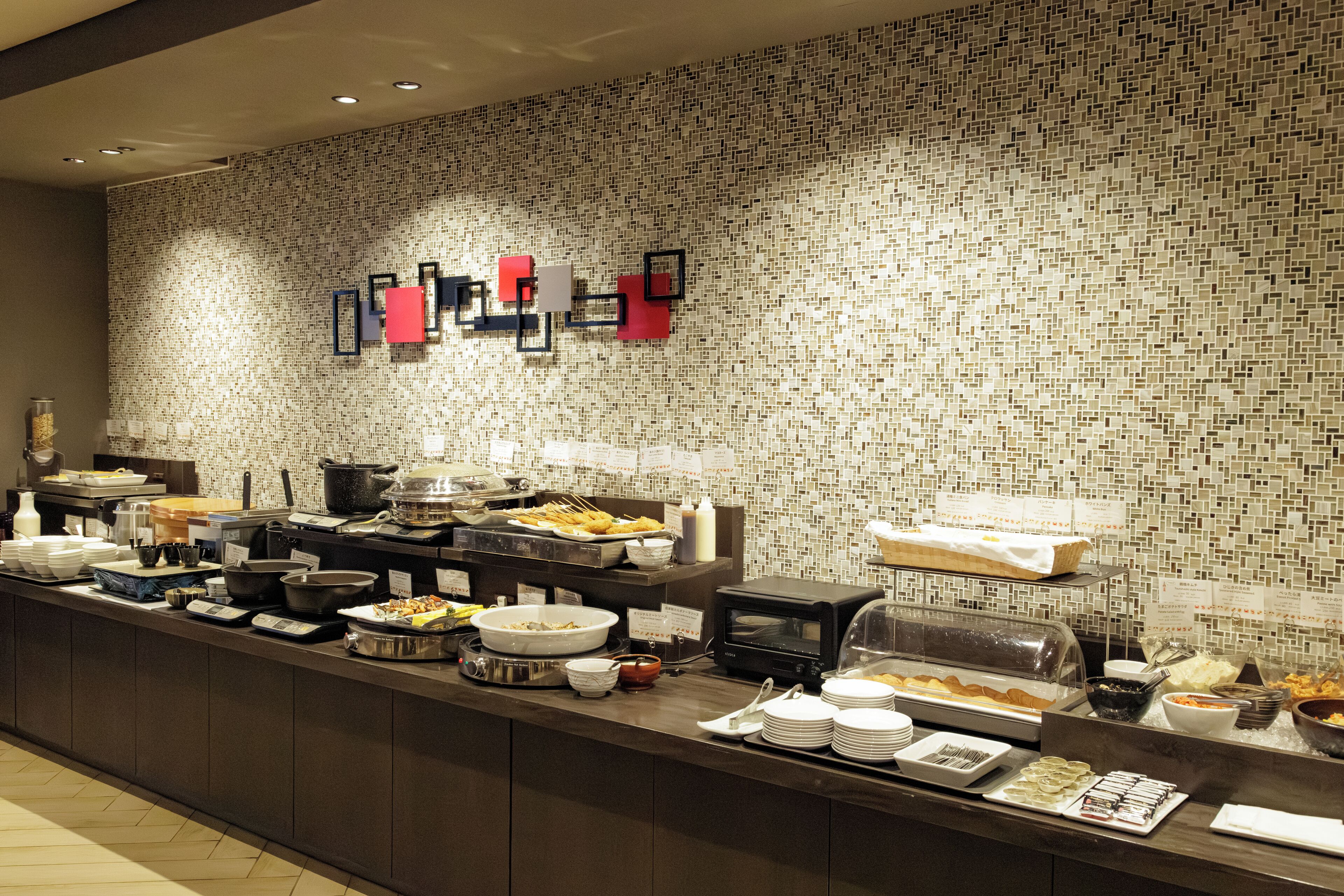 Daily buffet breakfast (JPY 2200 per person)