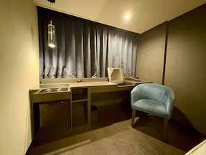 Meja kerja, setrika/meja setrika, dan Wi-Fi gratis