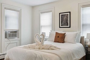 2 bedrooms, desk, iron/ironing board, travel cot