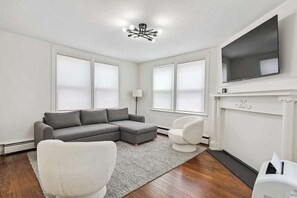 Televisión y oficina 