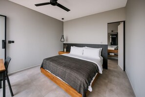 Cabin, Lake View | Desk, laptop workspace, iron/ironing board, free WiFi